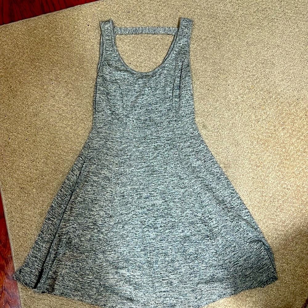I am selling a mini dress from forever 21. It’s size small.
